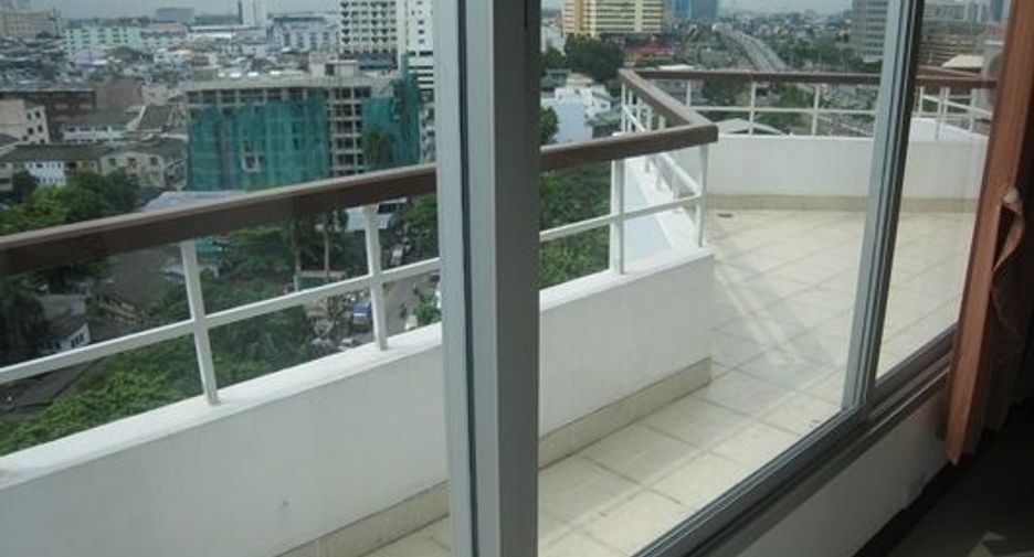 For rent 2 bedrooms apartment in Khlong Toei, Bangkok