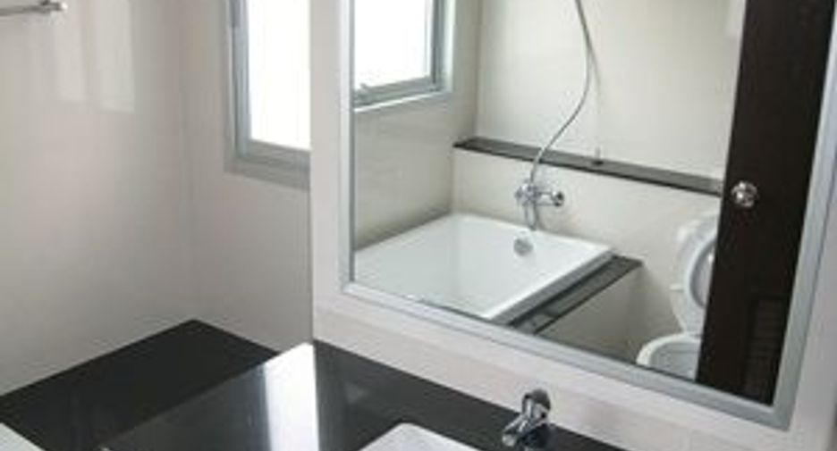 For rent 2 bedrooms apartment in Khlong Toei, Bangkok
