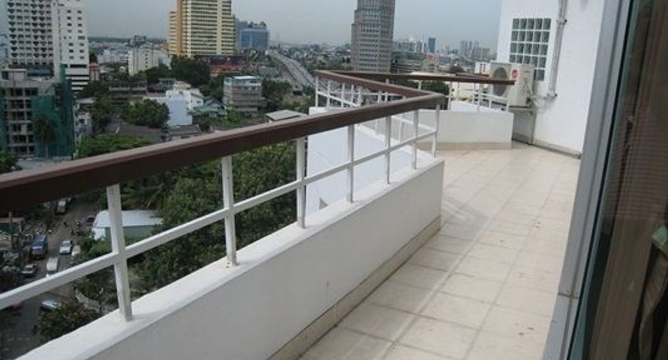 For rent 2 bedrooms apartment in Khlong Toei, Bangkok