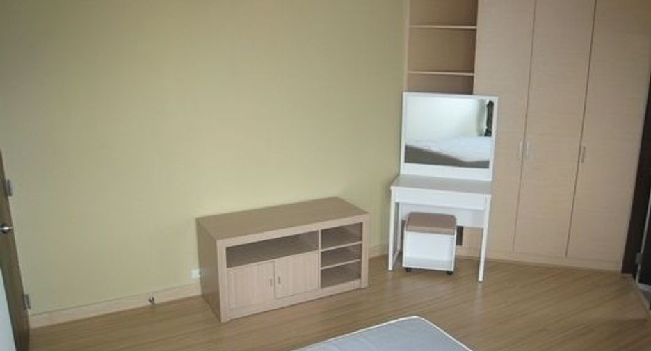 For rent 2 bedrooms apartment in Khlong Toei, Bangkok
