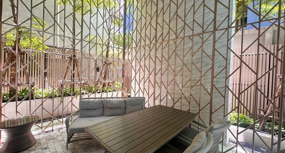 For sale 2 bedrooms condo in Pathum Wan, Bangkok
