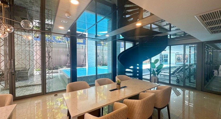 For sale 2 bedrooms condo in Pathum Wan, Bangkok