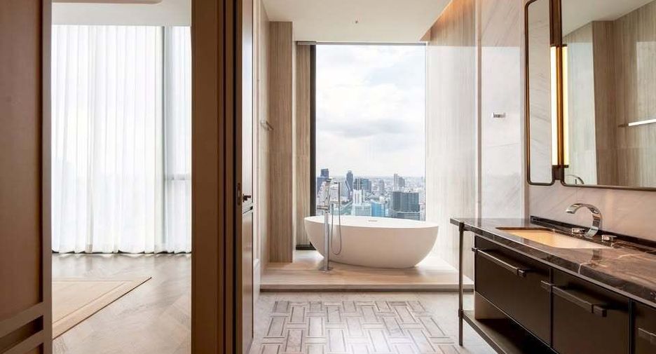 À louer 3 chambres condo à Sathon, Bangkok