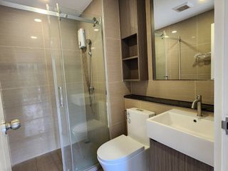 Аренда 2 спальни кондо в Пхра Кханонг, Бангкок