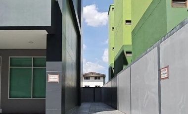 Аренда 2 спальни таунхаус в Хуаи Кхщанг, Бангкок