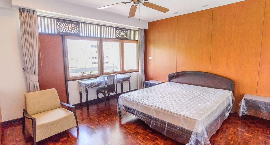 For rent 4 bedrooms apartment in Sathon, Bangkok