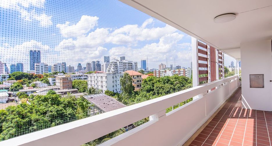 For rent 4 bedrooms apartment in Sathon, Bangkok