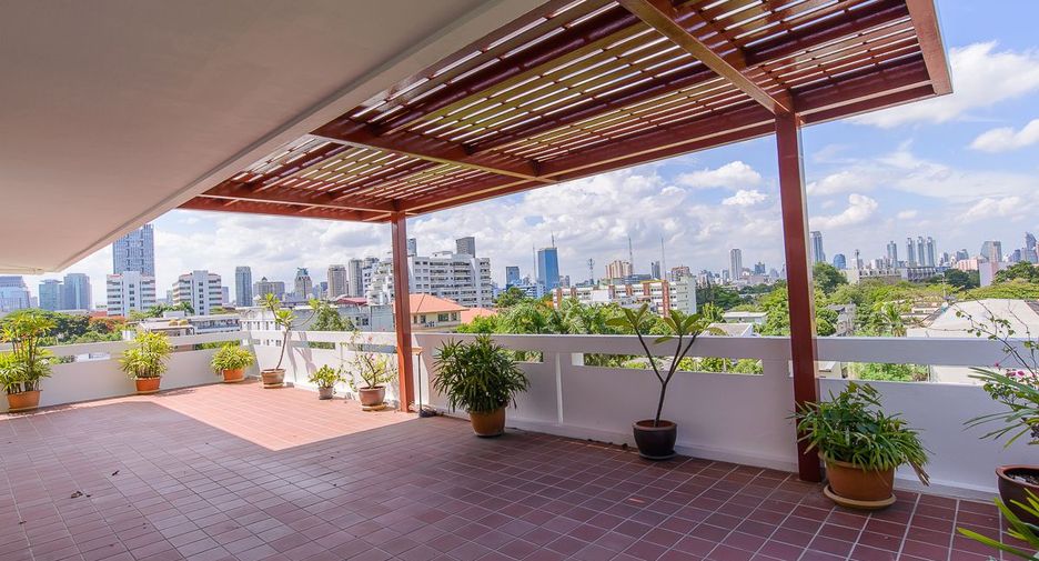 For rent 4 bedrooms apartment in Sathon, Bangkok