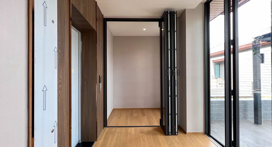À vendre 5 chambres villa à Yan Nawa, Bangkok