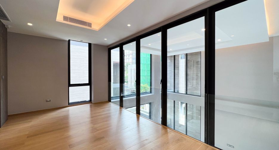 À vendre 5 chambres villa à Yan Nawa, Bangkok