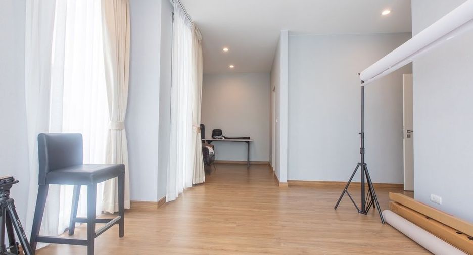 For sale and for rent 4 bedrooms townhouse in Lat Phrao, Bangkok