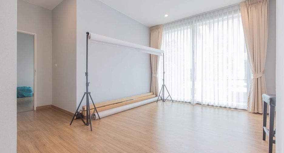 For sale and for rent 4 bedrooms townhouse in Lat Phrao, Bangkok