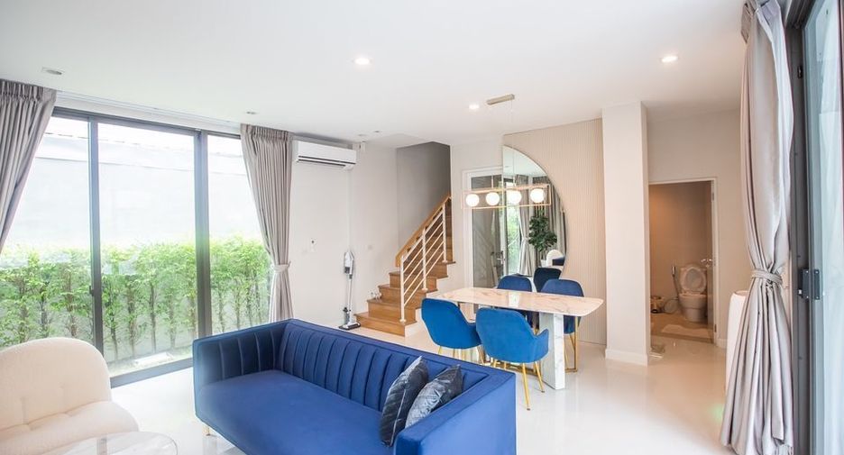 For sale and for rent 4 bedrooms townhouse in Lat Phrao, Bangkok