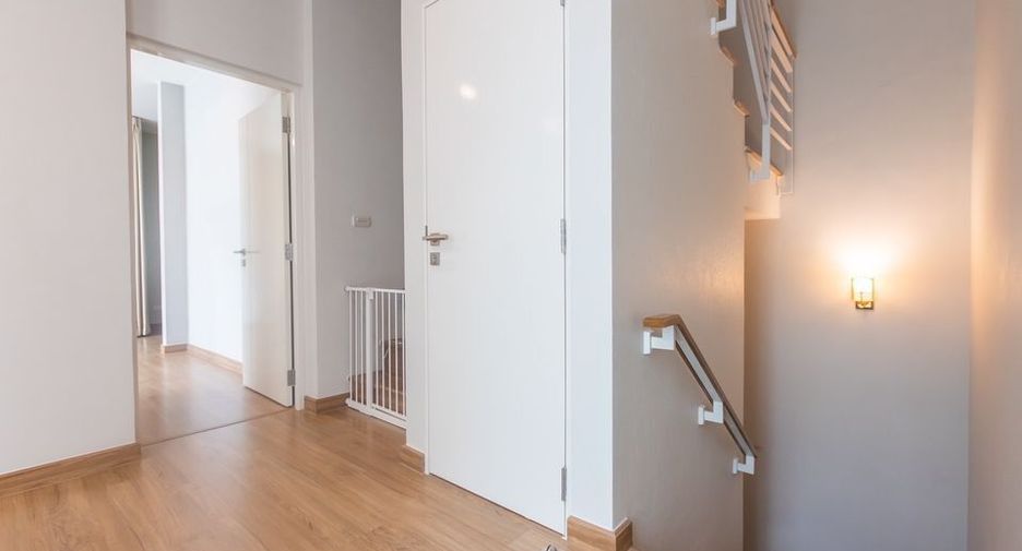 For sale and for rent 4 bedrooms townhouse in Lat Phrao, Bangkok