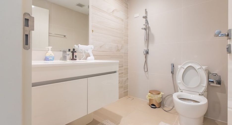 For sale and for rent 4 bedrooms townhouse in Lat Phrao, Bangkok