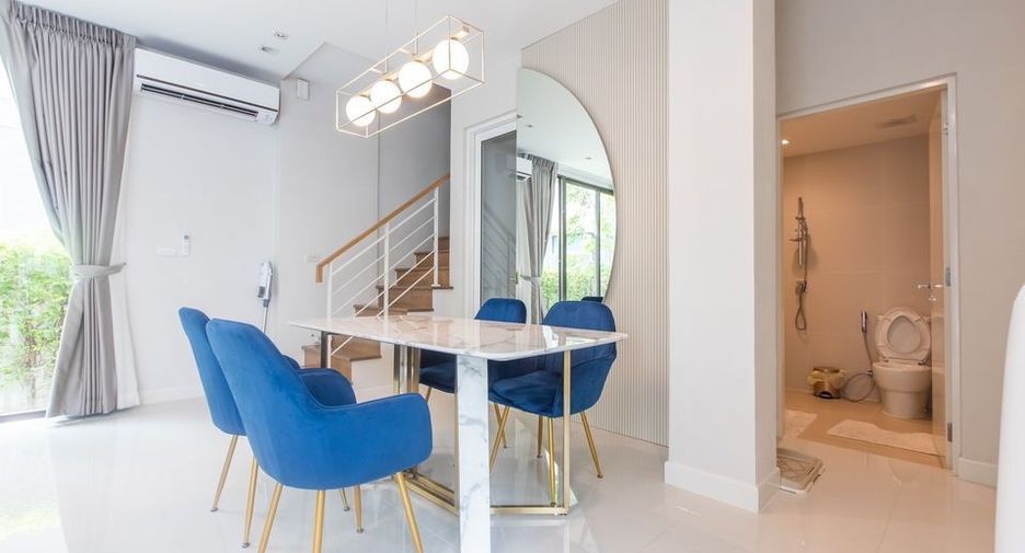 For sale and for rent 4 bedrooms townhouse in Lat Phrao, Bangkok