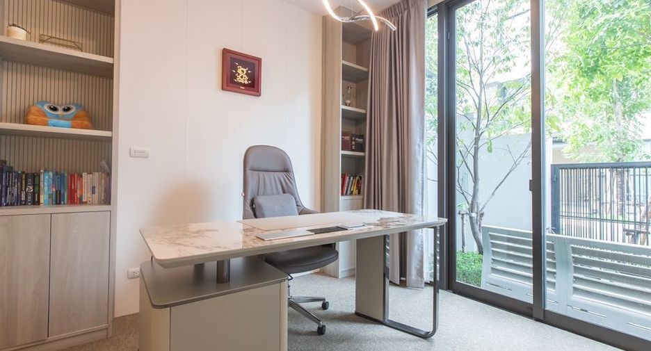 For sale and for rent 4 bedrooms townhouse in Lat Phrao, Bangkok
