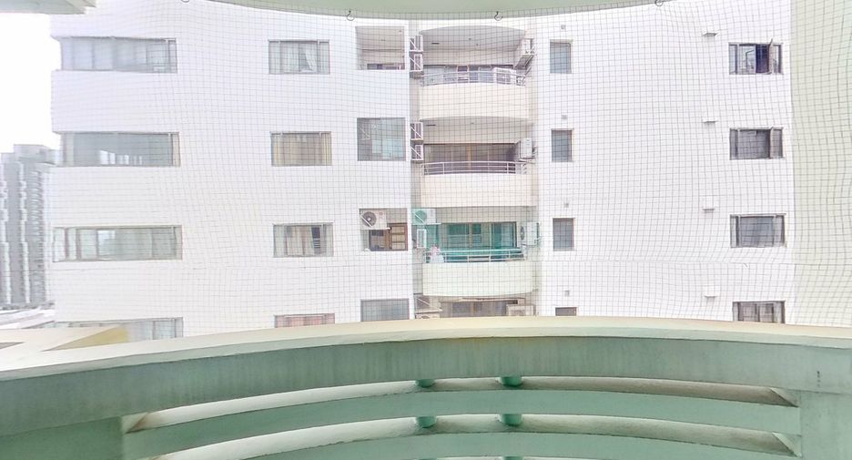For sale 3 bedrooms condo in Watthana, Bangkok