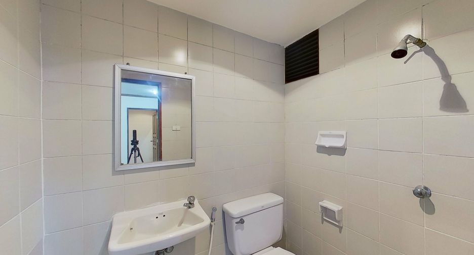For sale 3 bedrooms condo in Watthana, Bangkok