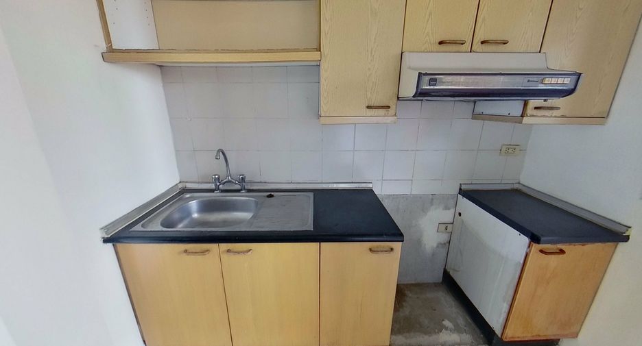 For sale 3 bedrooms condo in Watthana, Bangkok