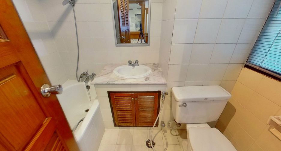 For sale 3 bedrooms condo in Watthana, Bangkok