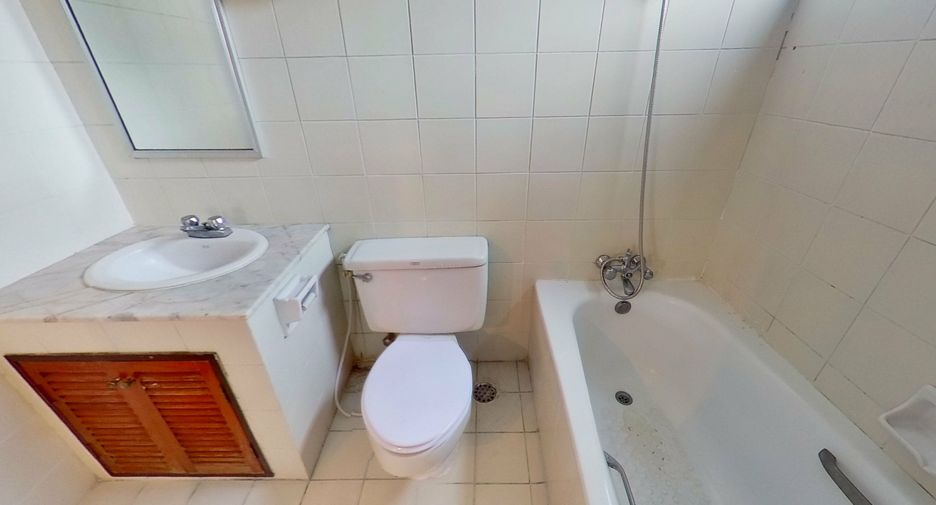 For sale 3 bedrooms condo in Watthana, Bangkok
