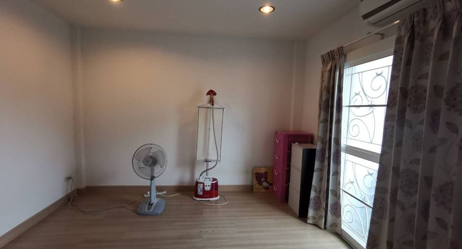 For sale 3 bedrooms townhouse in Bang Khen, Bangkok