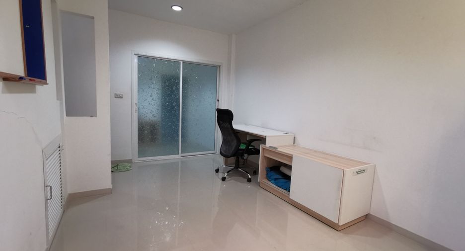 For sale 3 bedrooms townhouse in Bang Khen, Bangkok