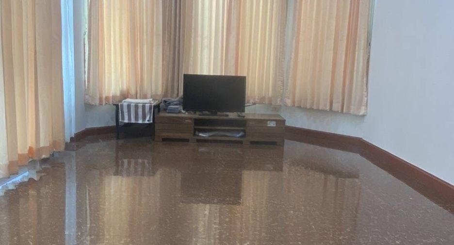 Haus zum Kauf mit 3 Zimmer in Bang Lamung, Chonburi