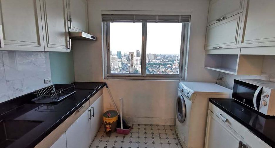 For rent 2 bedrooms condo in Watthana, Bangkok