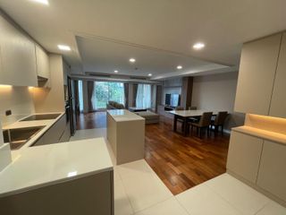 Apartamento en alquiler de 3 habitaciones en Khlong Toei, Bangkok