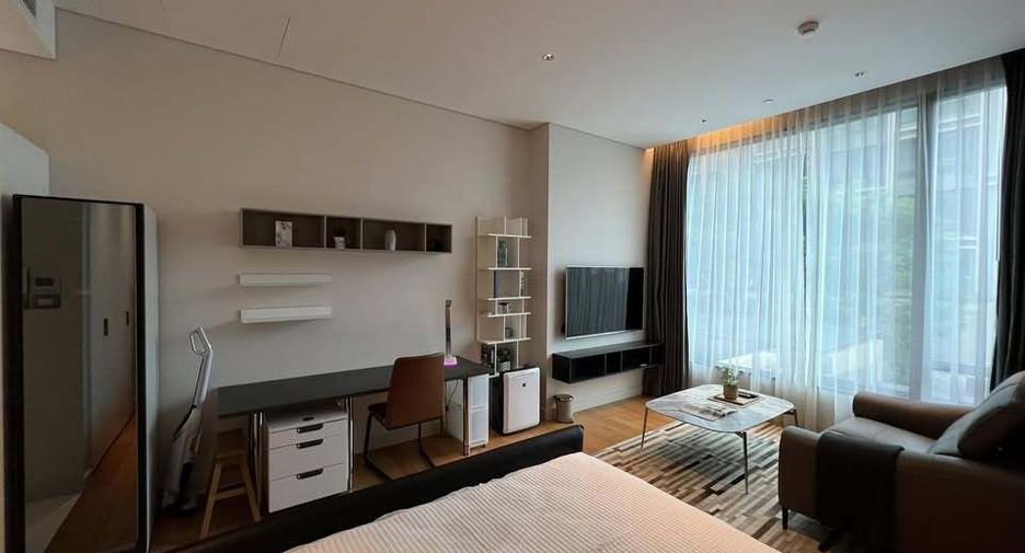 For rent studio condo in Pathum Wan, Bangkok