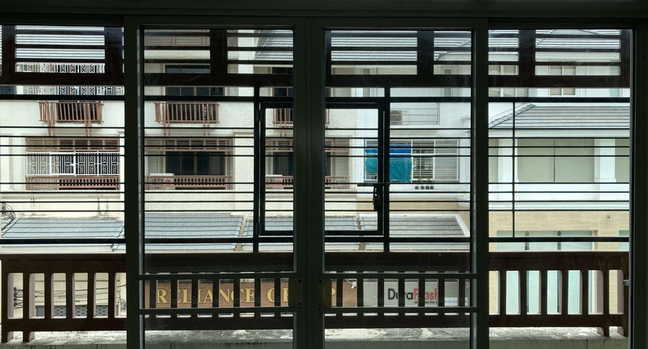 Reihenhaus zum Kauf und zur Miete mit 3 Zimmer in Bang Khun Thian, Bangkok