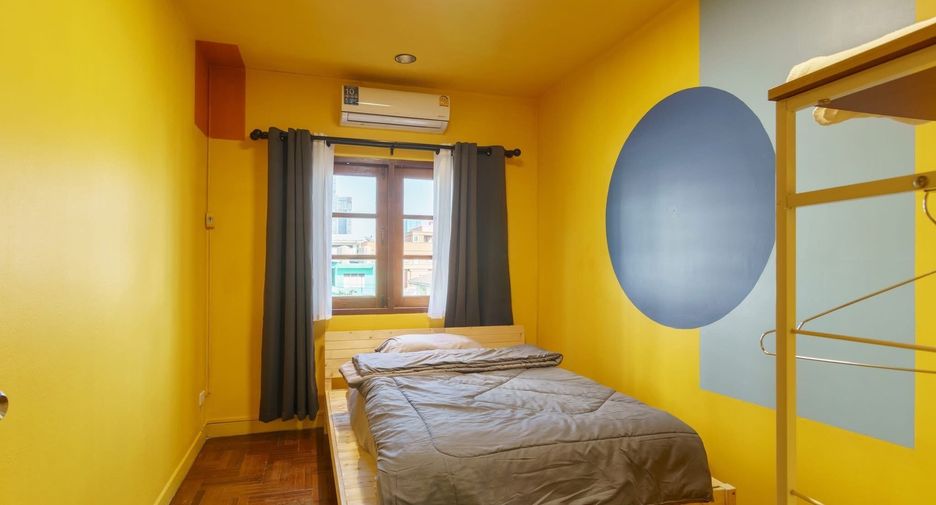 For rent 5 bedrooms house in Watthana, Bangkok