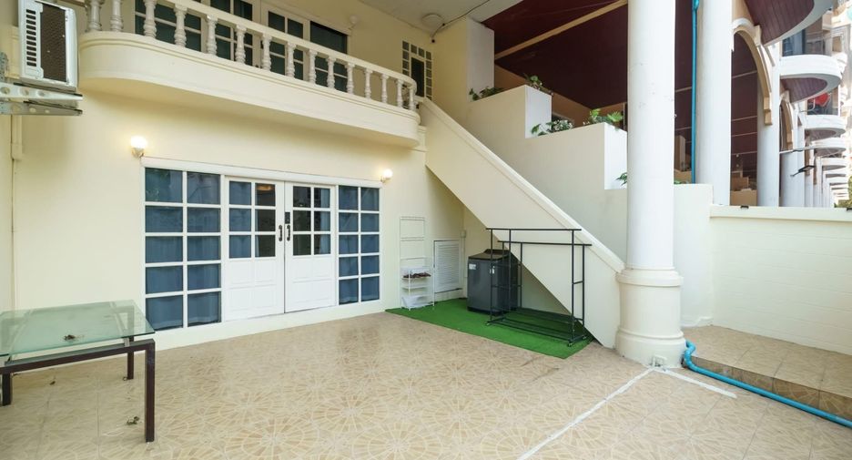 For rent 5 bedrooms house in Watthana, Bangkok
