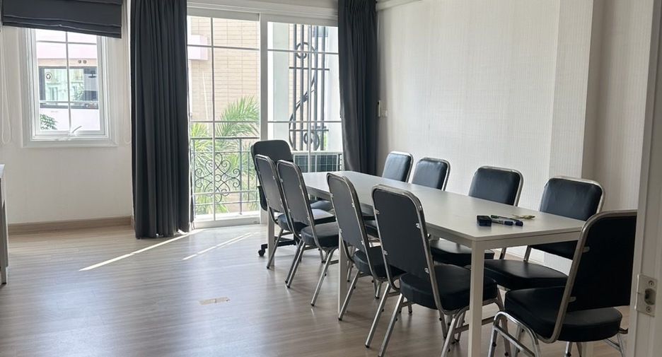 For sale and for rent 5 bedrooms townhouse in Bang Na, Bangkok