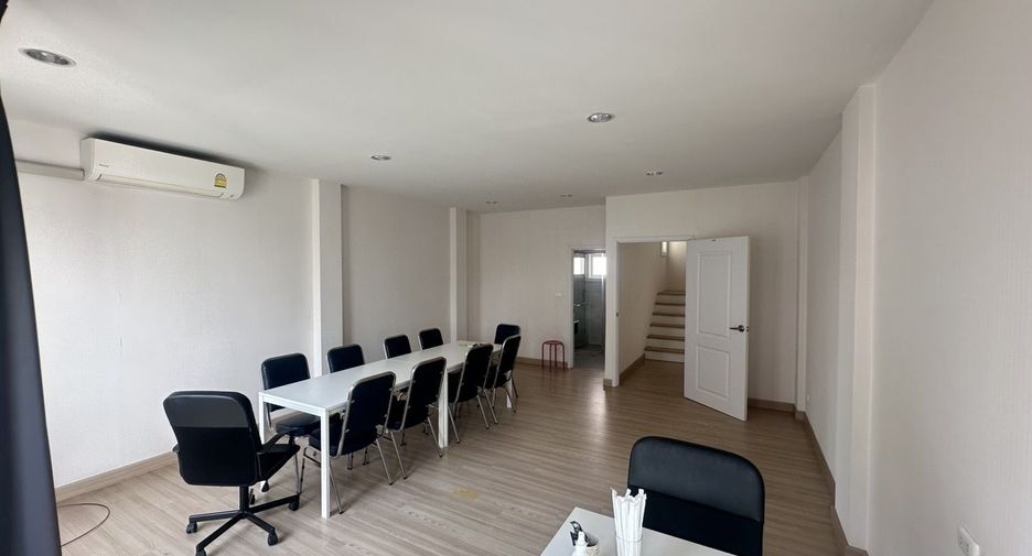 For sale and for rent 5 bedrooms townhouse in Bang Na, Bangkok