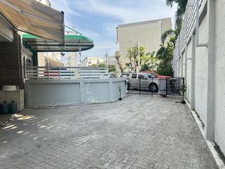 For sale and for rent 5 bedrooms townhouse in Bang Na, Bangkok