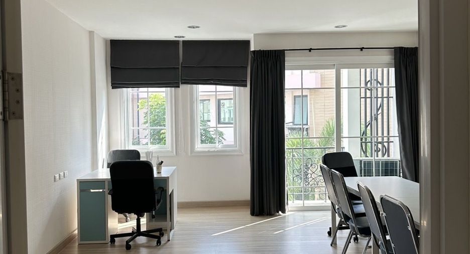 For sale and for rent 5 bedrooms townhouse in Bang Na, Bangkok