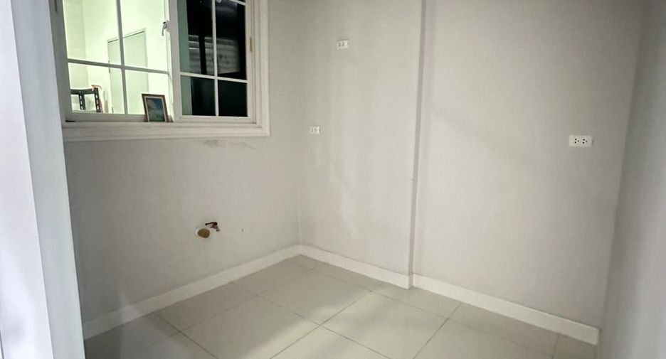 For sale and for rent 5 bedrooms townhouse in Bang Na, Bangkok