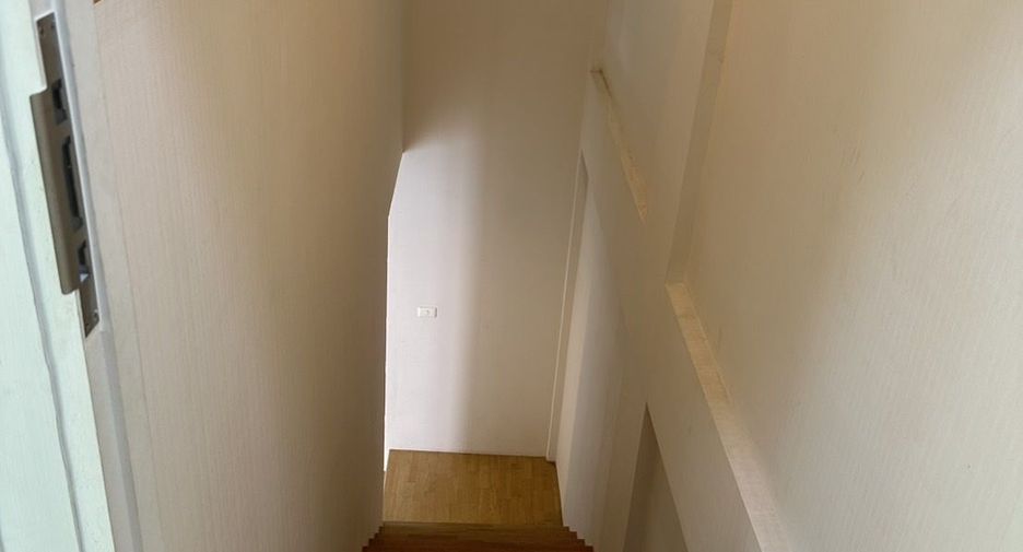 For sale and for rent 5 bedrooms townhouse in Bang Na, Bangkok