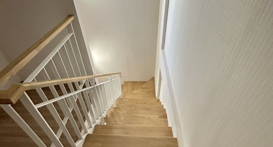 For sale and for rent 5 bedrooms townhouse in Bang Na, Bangkok