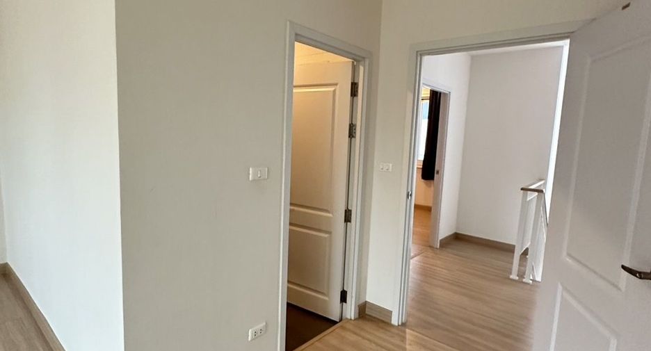 For sale and for rent 5 bedrooms townhouse in Bang Na, Bangkok