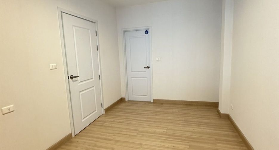For sale and for rent 5 bedrooms townhouse in Bang Na, Bangkok