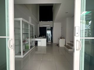 For sale and for rent 5 bedrooms townhouse in Bang Na, Bangkok