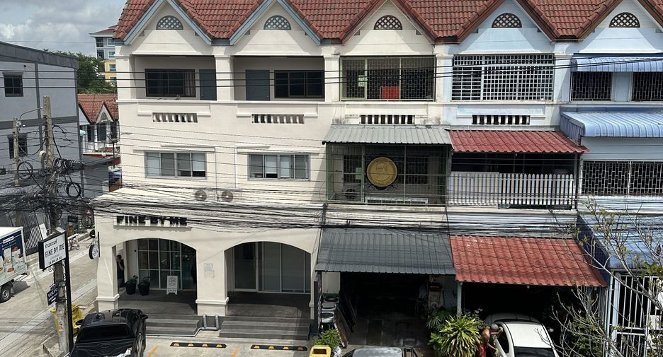 For sale 2 bedrooms retail Space in Mueang Samut Prakan, Samut Prakan