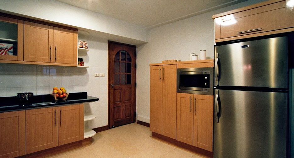 For rent 3 bedrooms apartment in Watthana, Bangkok