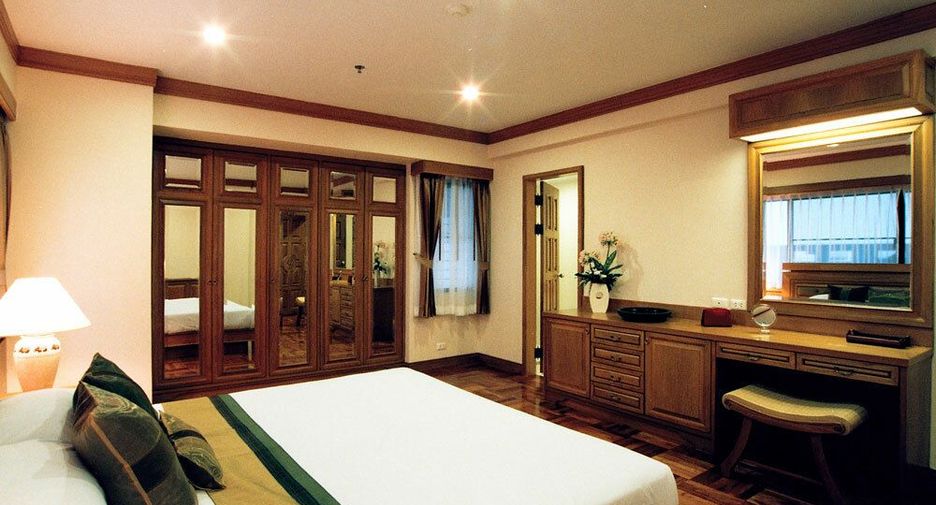 For rent 3 bedrooms apartment in Watthana, Bangkok