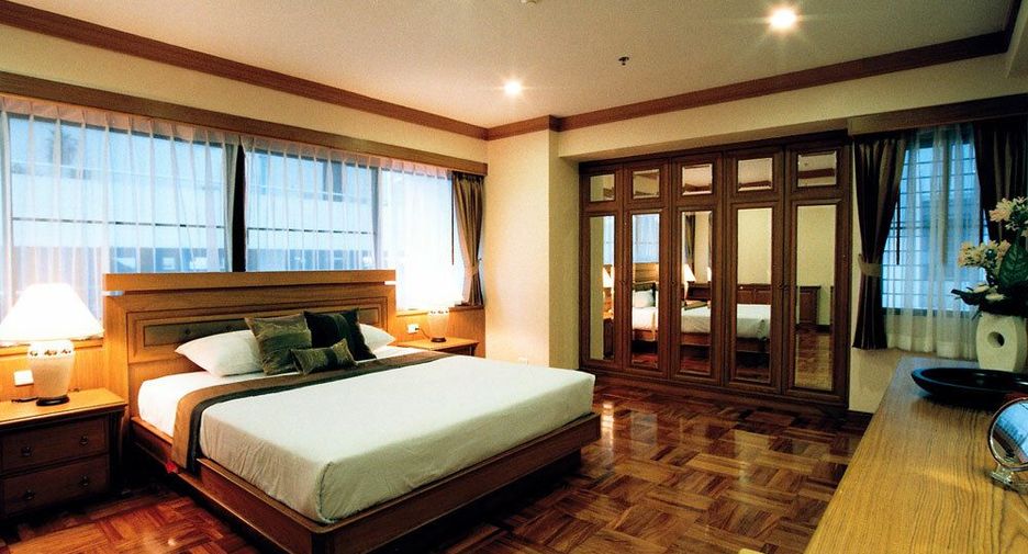 For rent 3 bedrooms apartment in Watthana, Bangkok