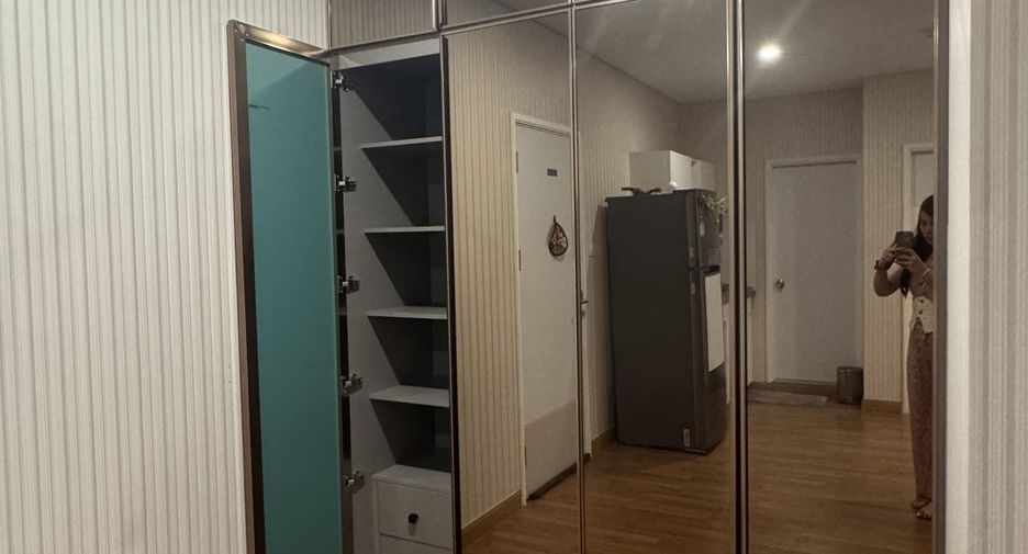 For rent 2 bedrooms condo in Yan Nawa, Bangkok